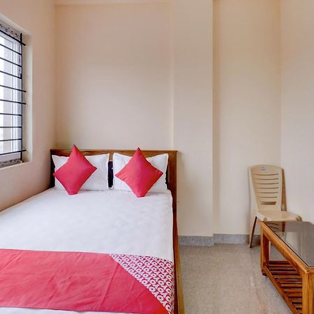 Oyo Flagship Golden Treasury Hotel Bangalore Bagian luar foto