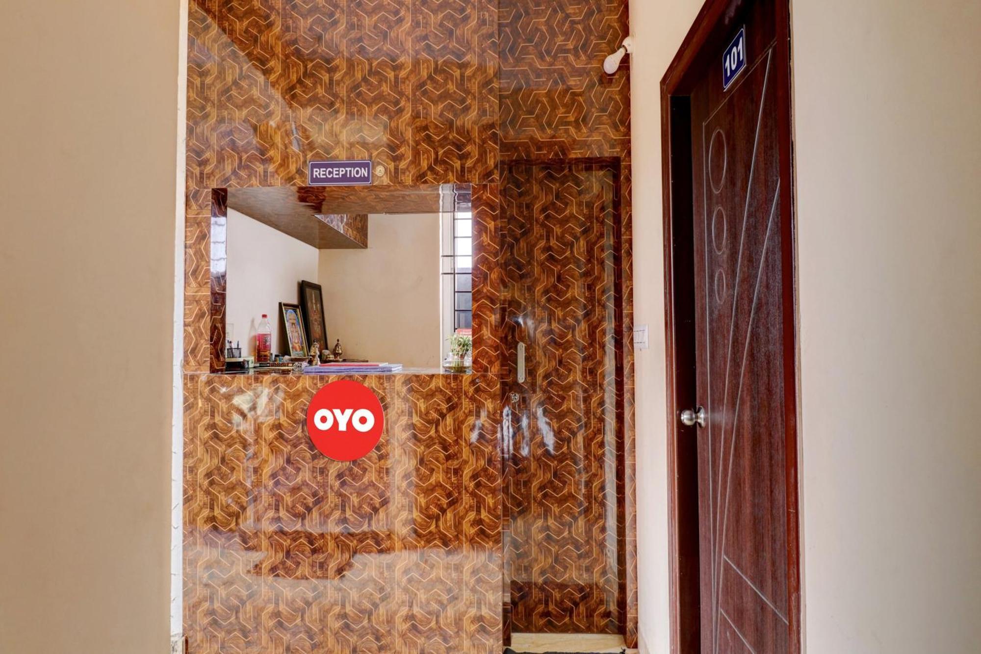 Oyo Flagship Golden Treasury Hotel Bangalore Bagian luar foto